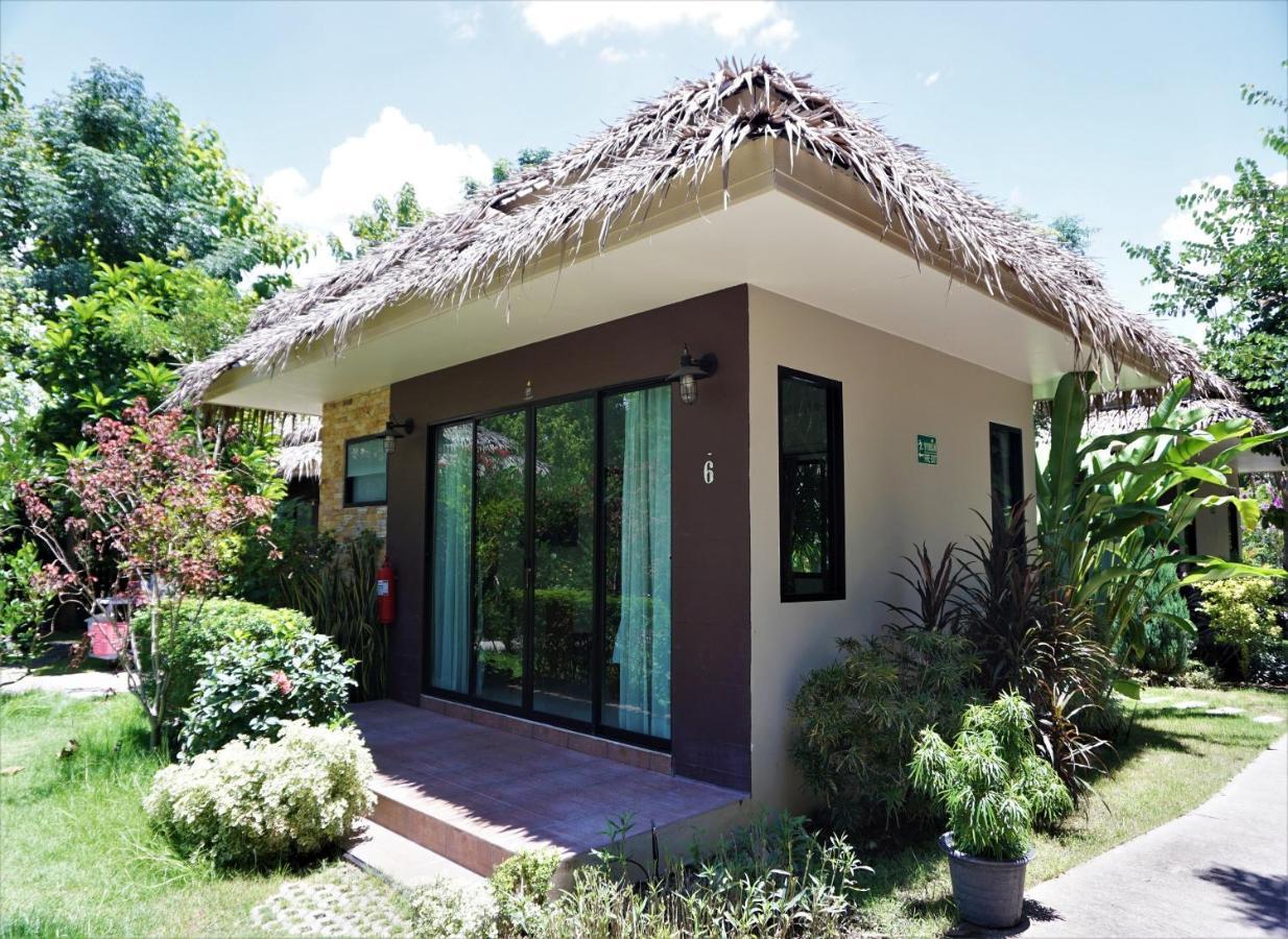Papa'S Home And Rabbit Cafe 班迈 外观 照片