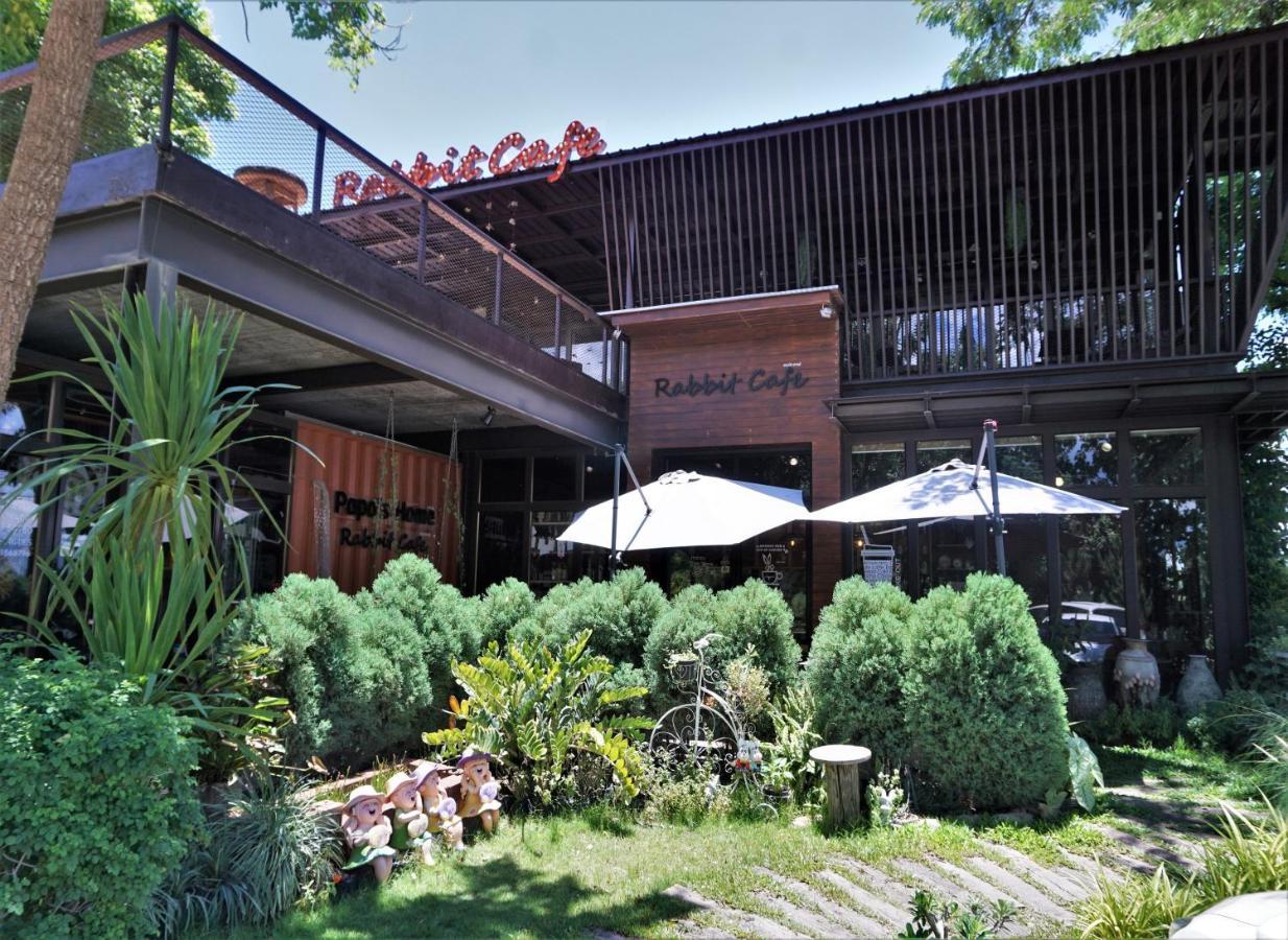 Papa'S Home And Rabbit Cafe 班迈 外观 照片