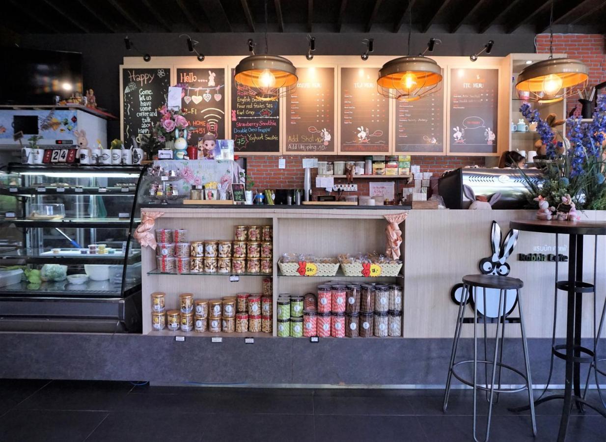 Papa'S Home And Rabbit Cafe 班迈 外观 照片